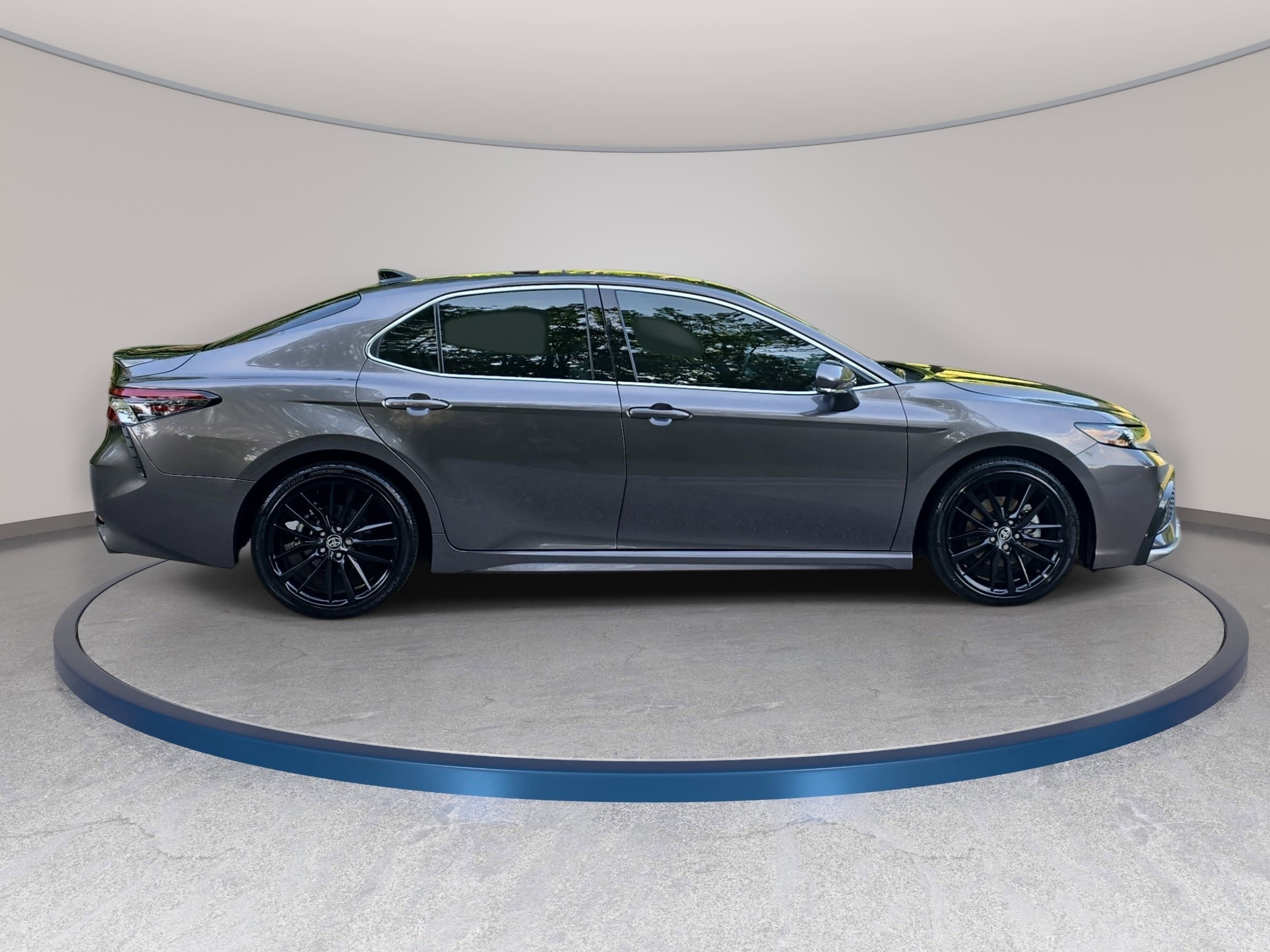 Used 2023 Toyota Camry XSE FWD image 4