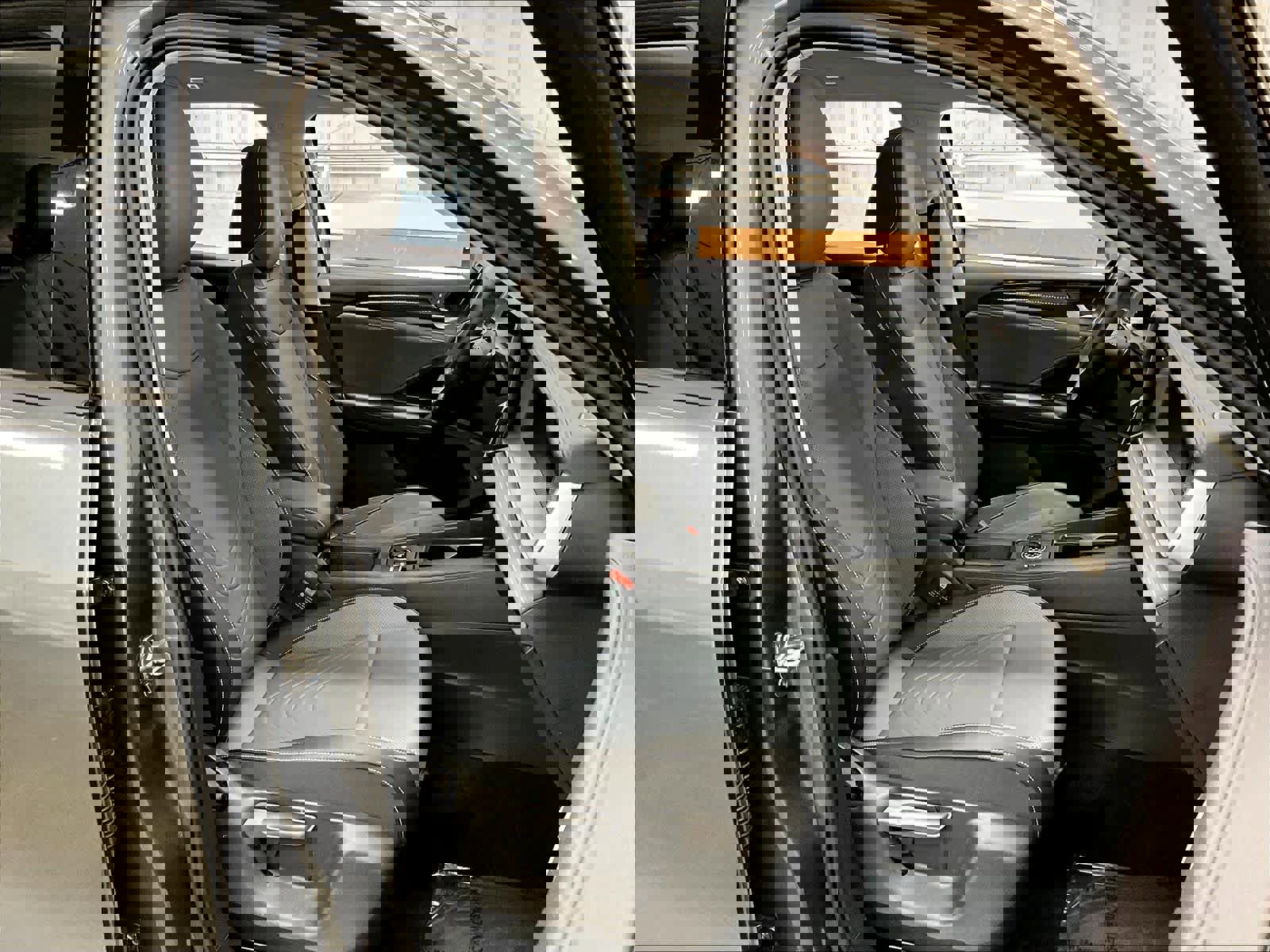 Used 2025 Volkswagen Tiguan SE w/ Panoramic Sunroof Package image 9