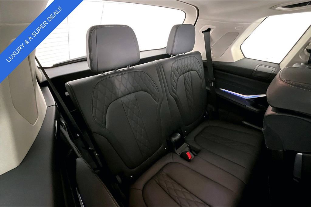 Used 2025 BMW X7 xDrive40i image 38