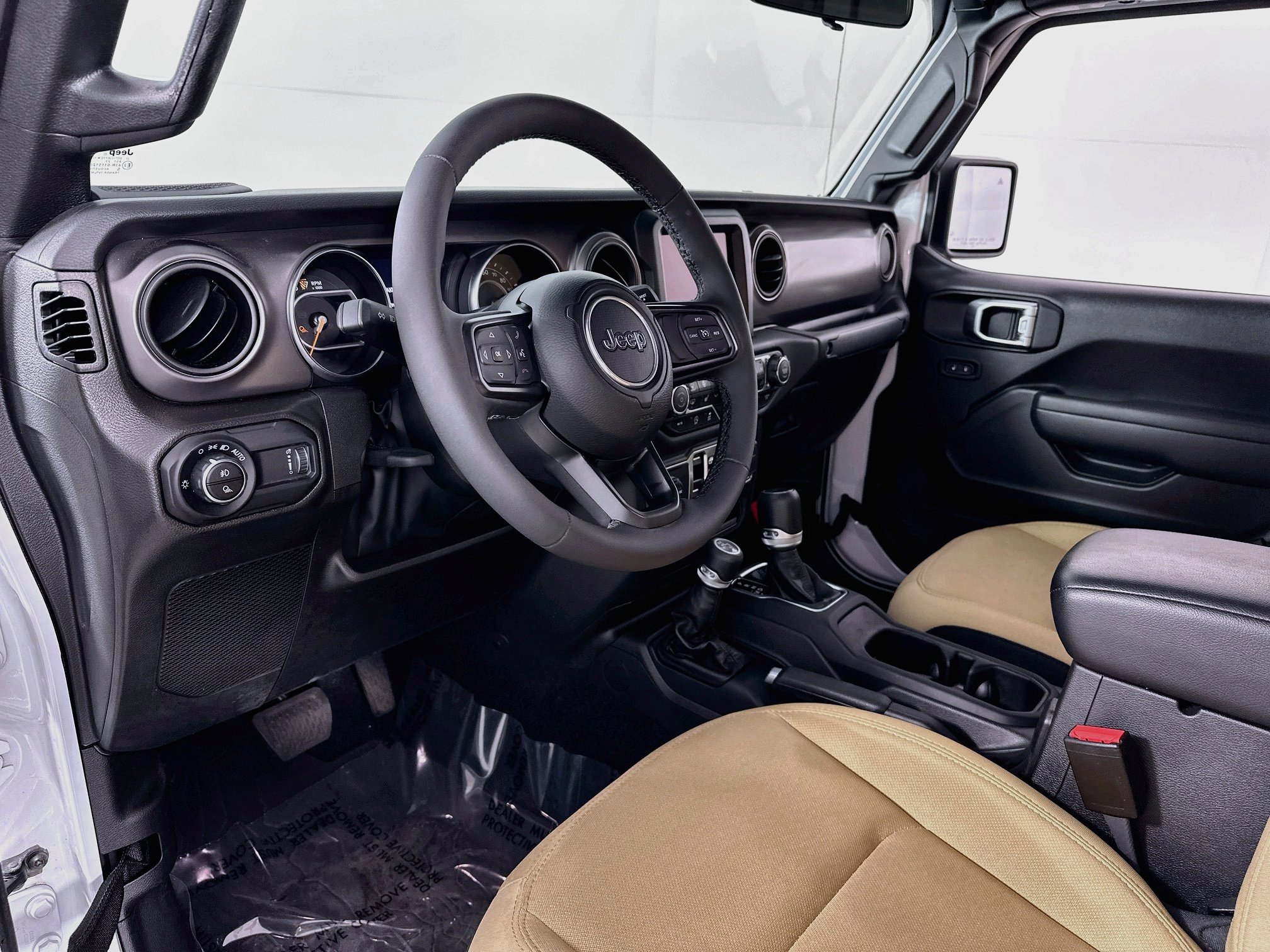 Used 2023 Jeep Gladiator Willys AWD/4WD image 9