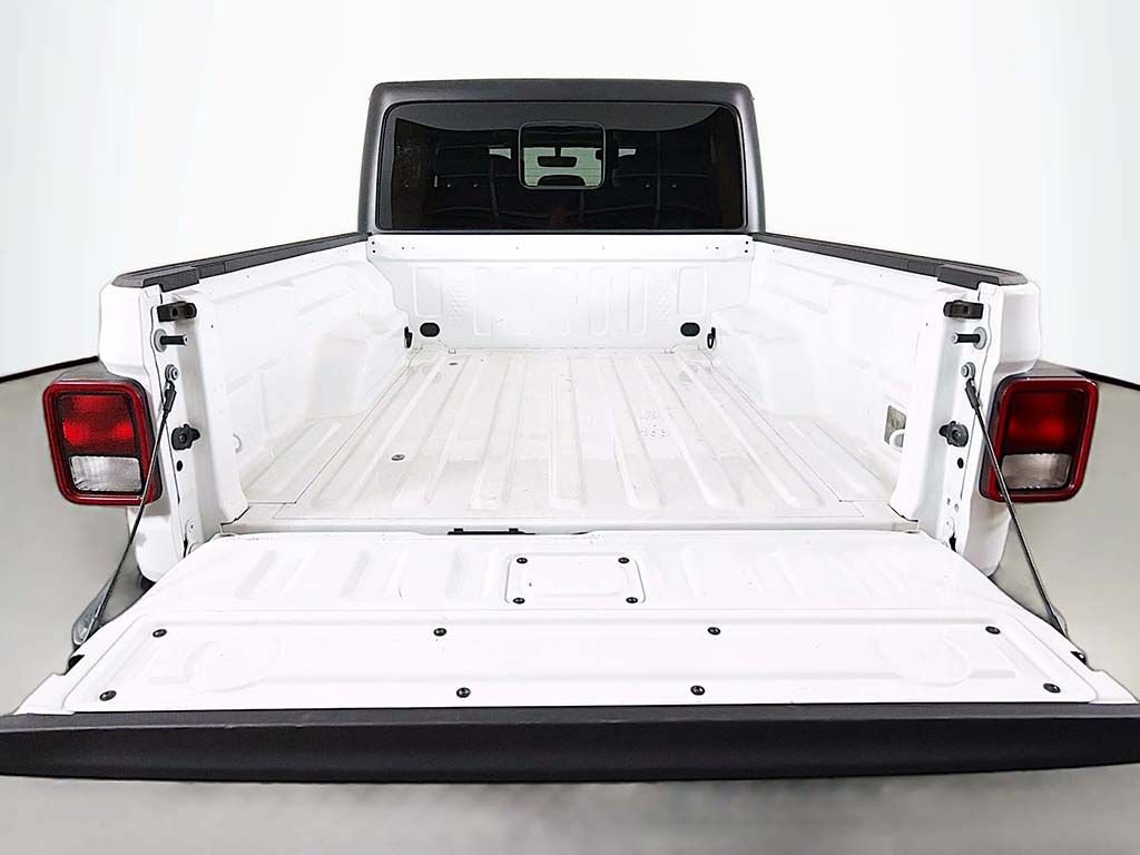 Used 2023 Jeep Gladiator Overland AWD/4WD image 15