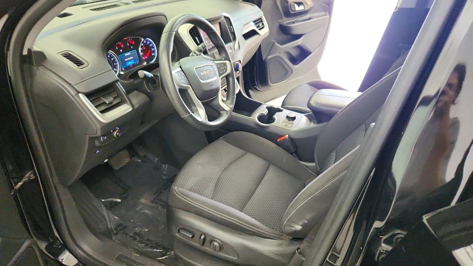 Used 2023 GMC Terrain SLE w/ Driver Convenience Package FWD image 15