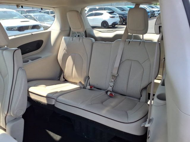Used 2019 Chrysler Pacifica Limited FWD image 30