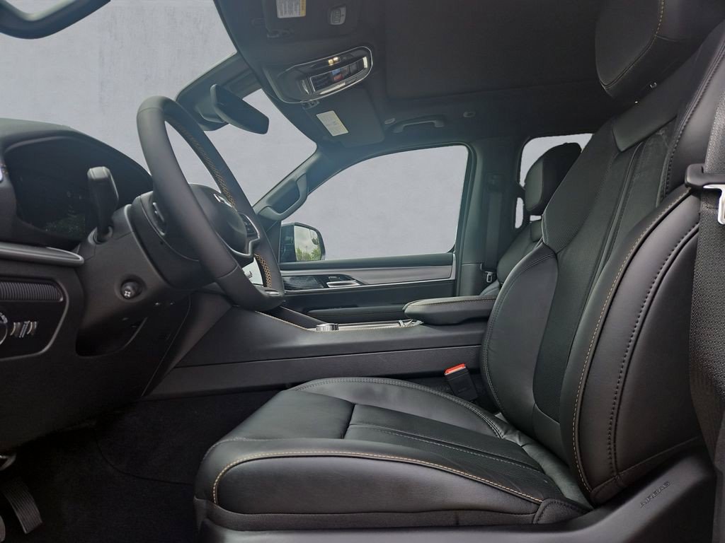 New 2026 Jeep Grand Wagoneer L 4WD image 9