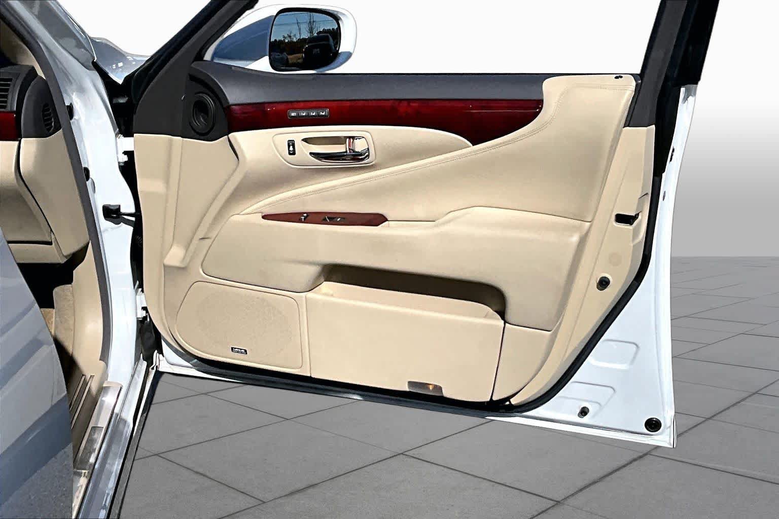 Used 2011 Lexus LS 460 w/ Comfort Pkg RWD image 22