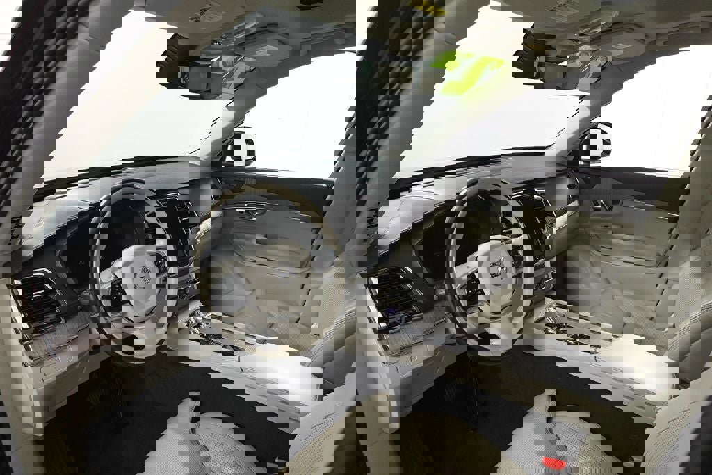 Used 2023 Volvo XC90 B6 Ultimate w/ Protection Package Premier image 13