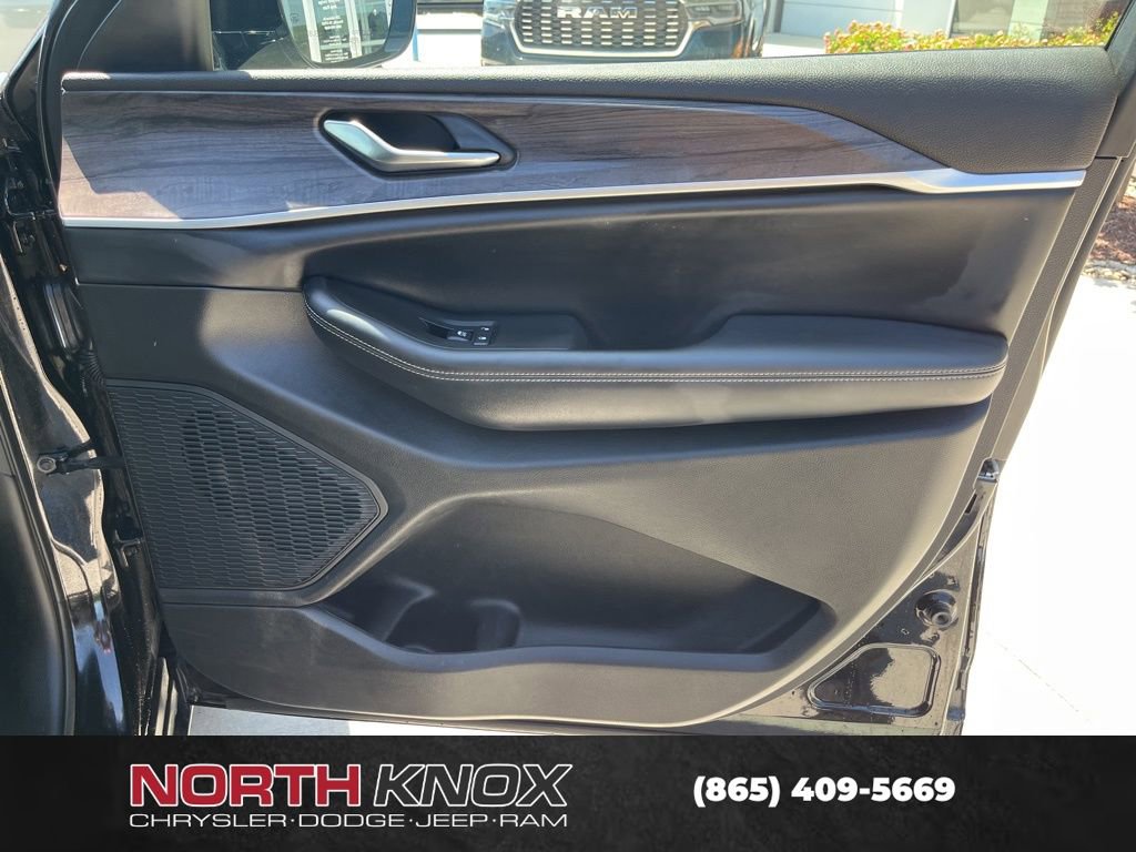 Used 2023 Jeep Grand Cherokee L Limited w/ Luxury Tech Group II AWD/4WD image 30