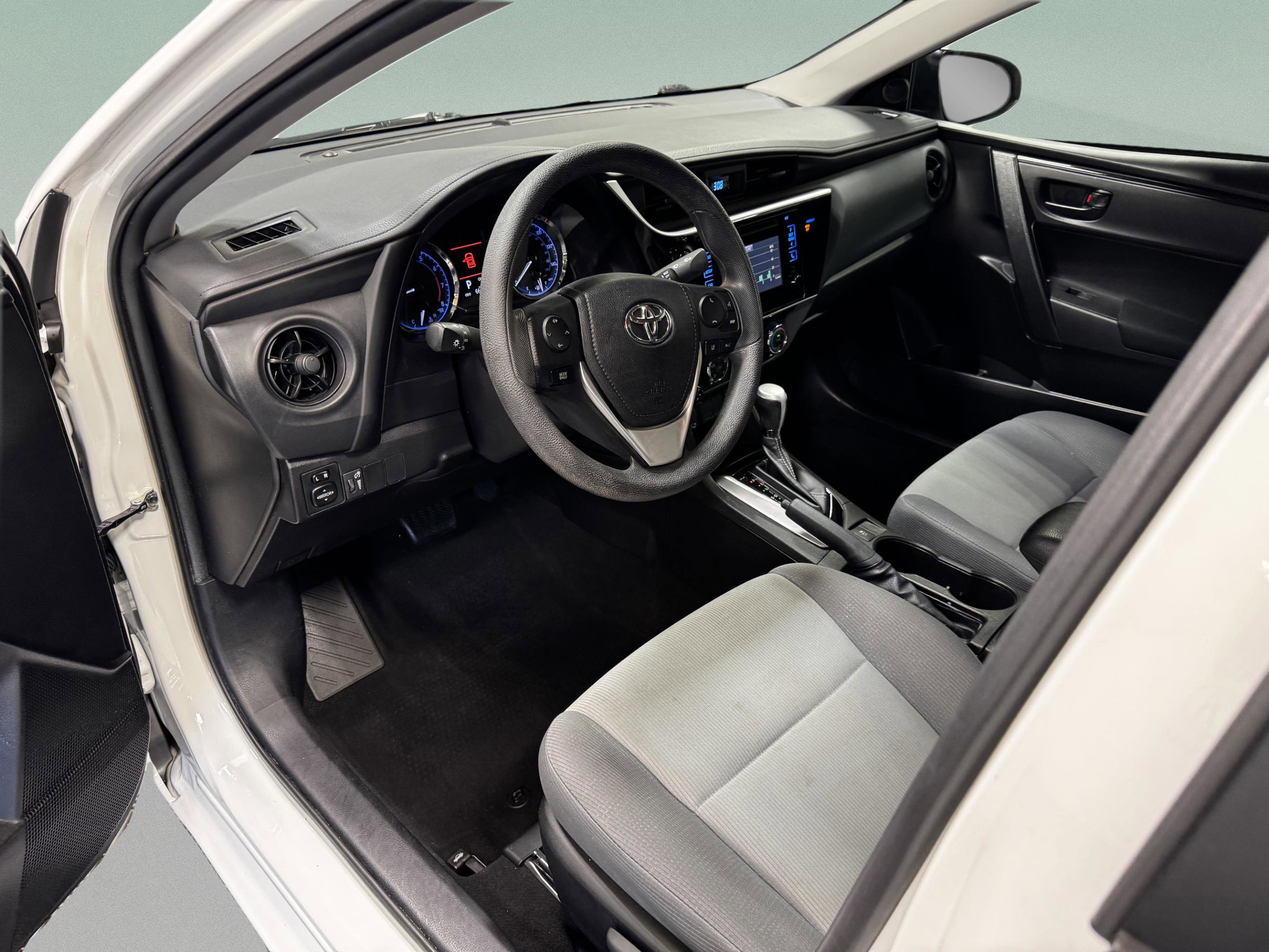 Used 2019 Toyota Corolla L image 21