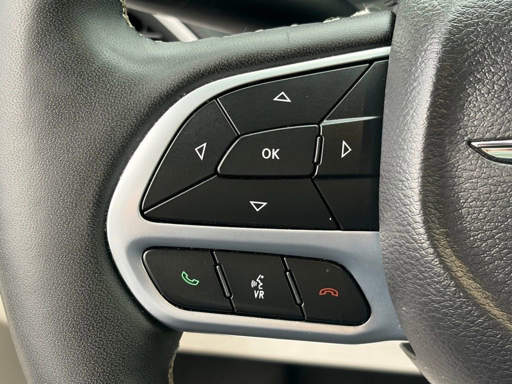 Used 2024 Chrysler Pacifica Touring-L image 12