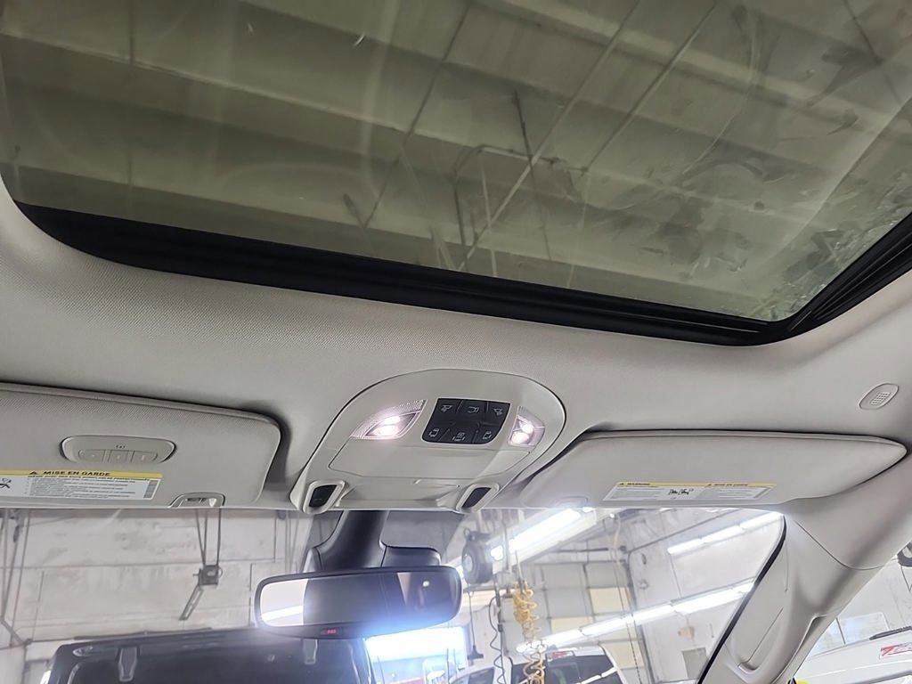 Used 2024 Chrysler Pacifica Limited FWD image 11