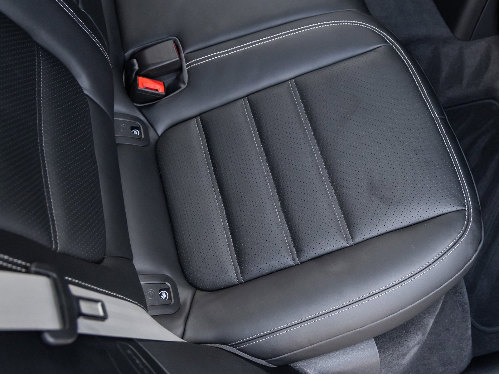 New 2026 Porsche Macan GTS image 42