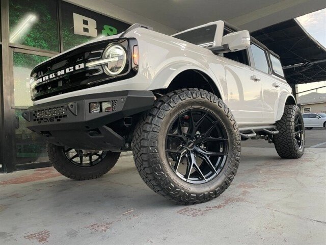 Used 2023 Ford Bronco Outer Banks image 2