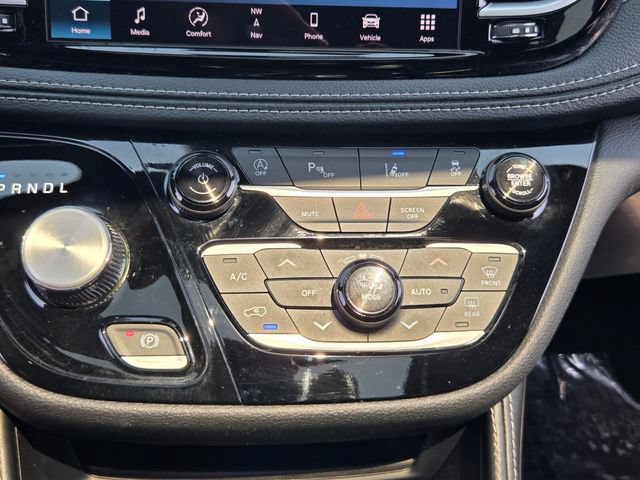 Used 2026 Chrysler Pacifica Limited w/ S Appearance Package FWD image 19