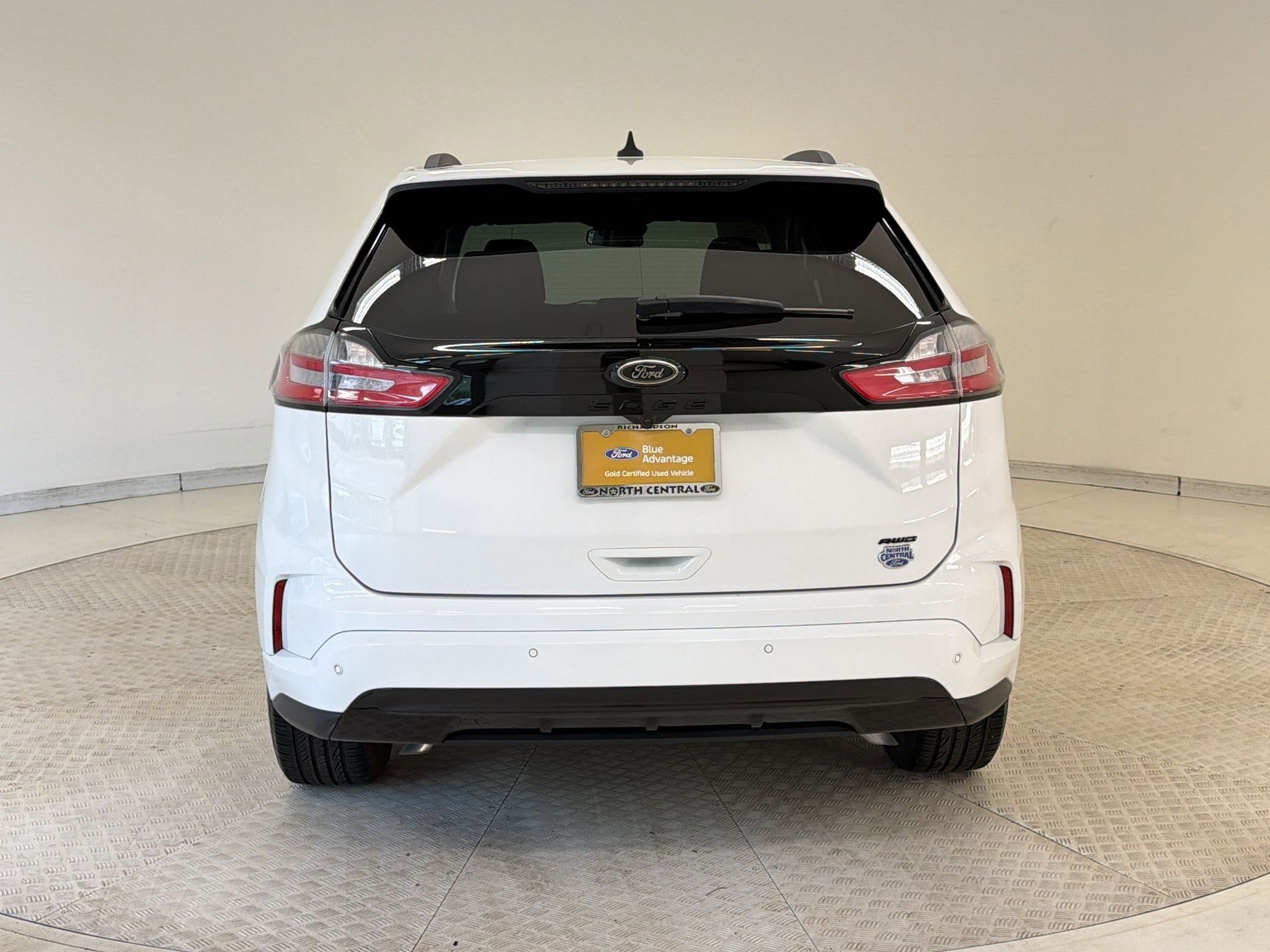 Certified 2024 Ford Edge SE w/ Black Appearance Package image 10