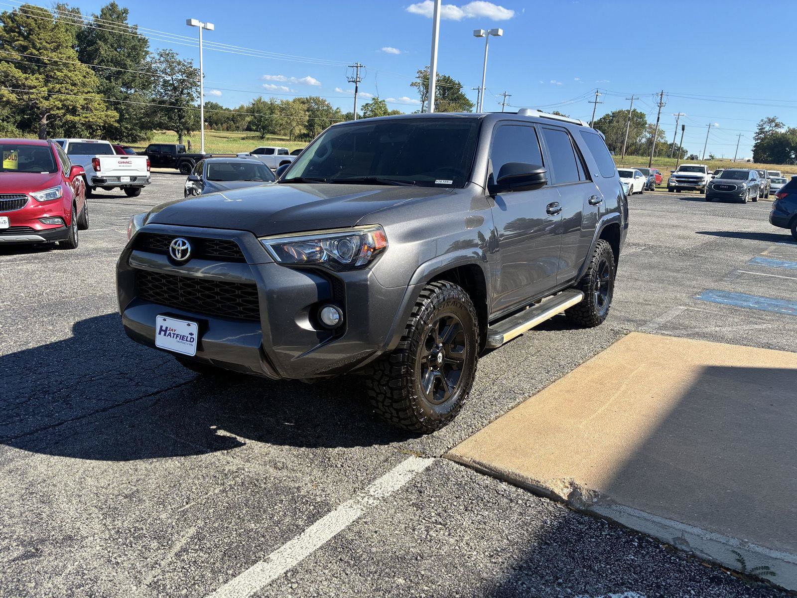 Used 2016 Toyota 4Runner SR5 AWD/4WD image 4