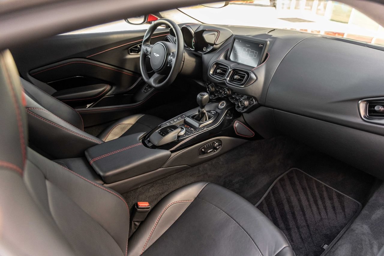 Used 2021 Aston Martin V8 Vantage Coupe RWD image 37