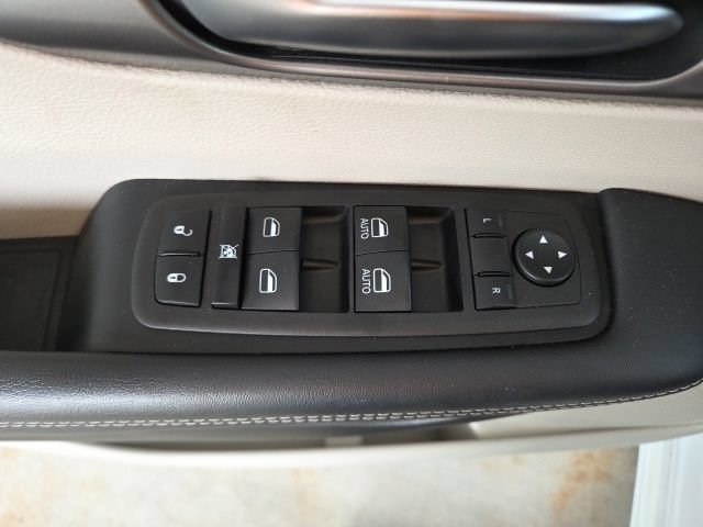 Used 2023 Chrysler Pacifica Touring-L FWD image 47