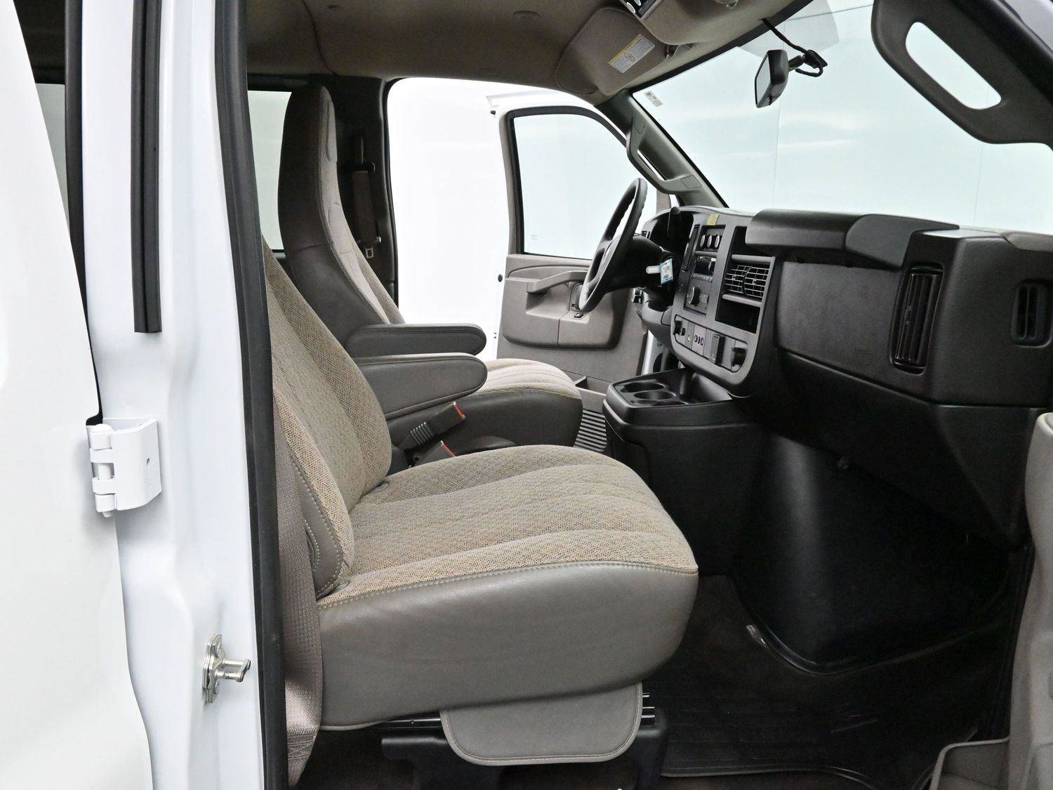 Used 2025 Chevrolet Express 3500 LS image 22