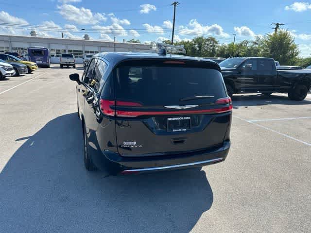 Certified 2024 Chrysler Pacifica Touring-L FWD image 18