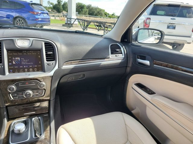 Used 2015 Chrysler 300 C RWD image 20