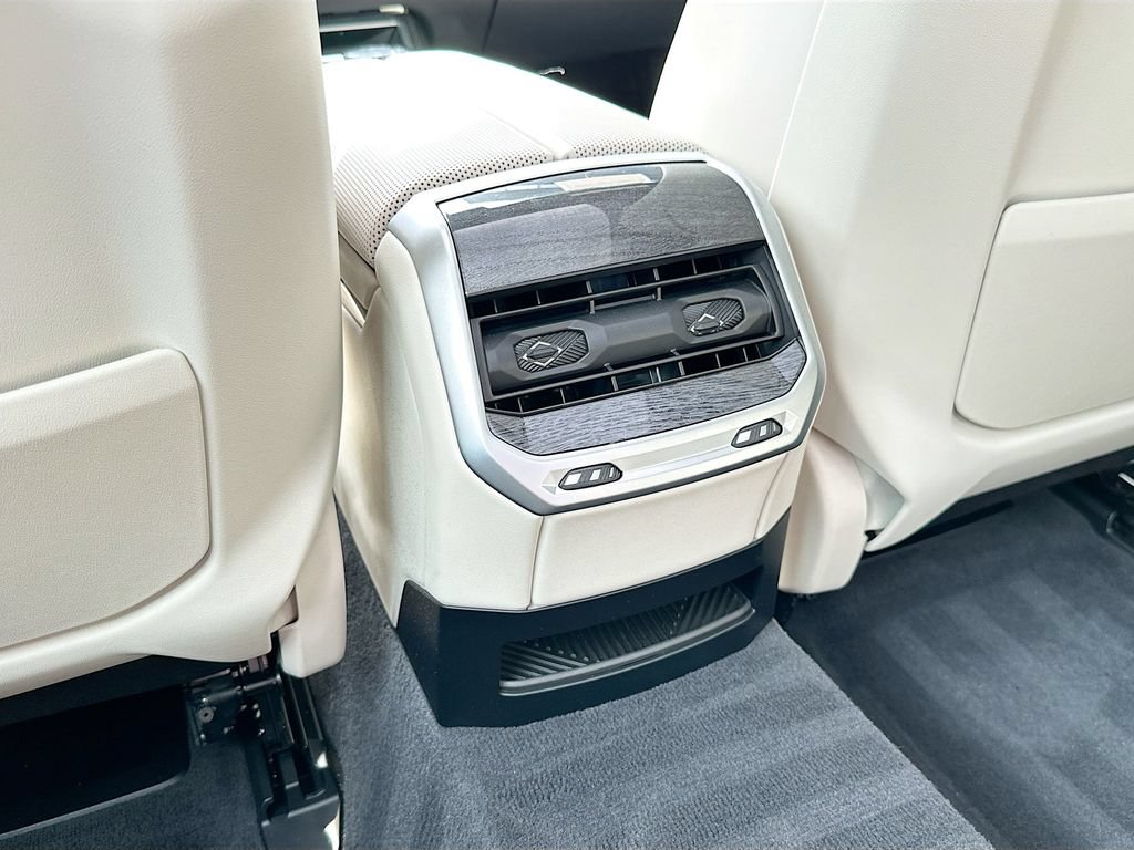 Used 2023 BMW 740i RWD image 27