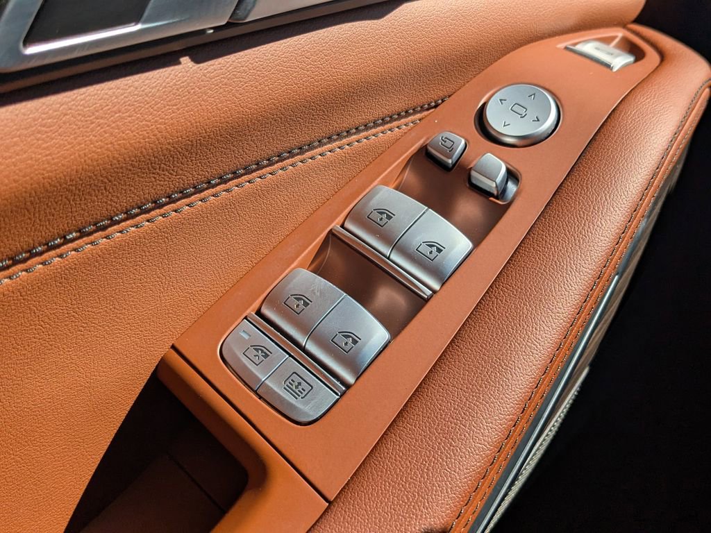 Used 2025 BMW X7 M60i w/ Executive Package image 11