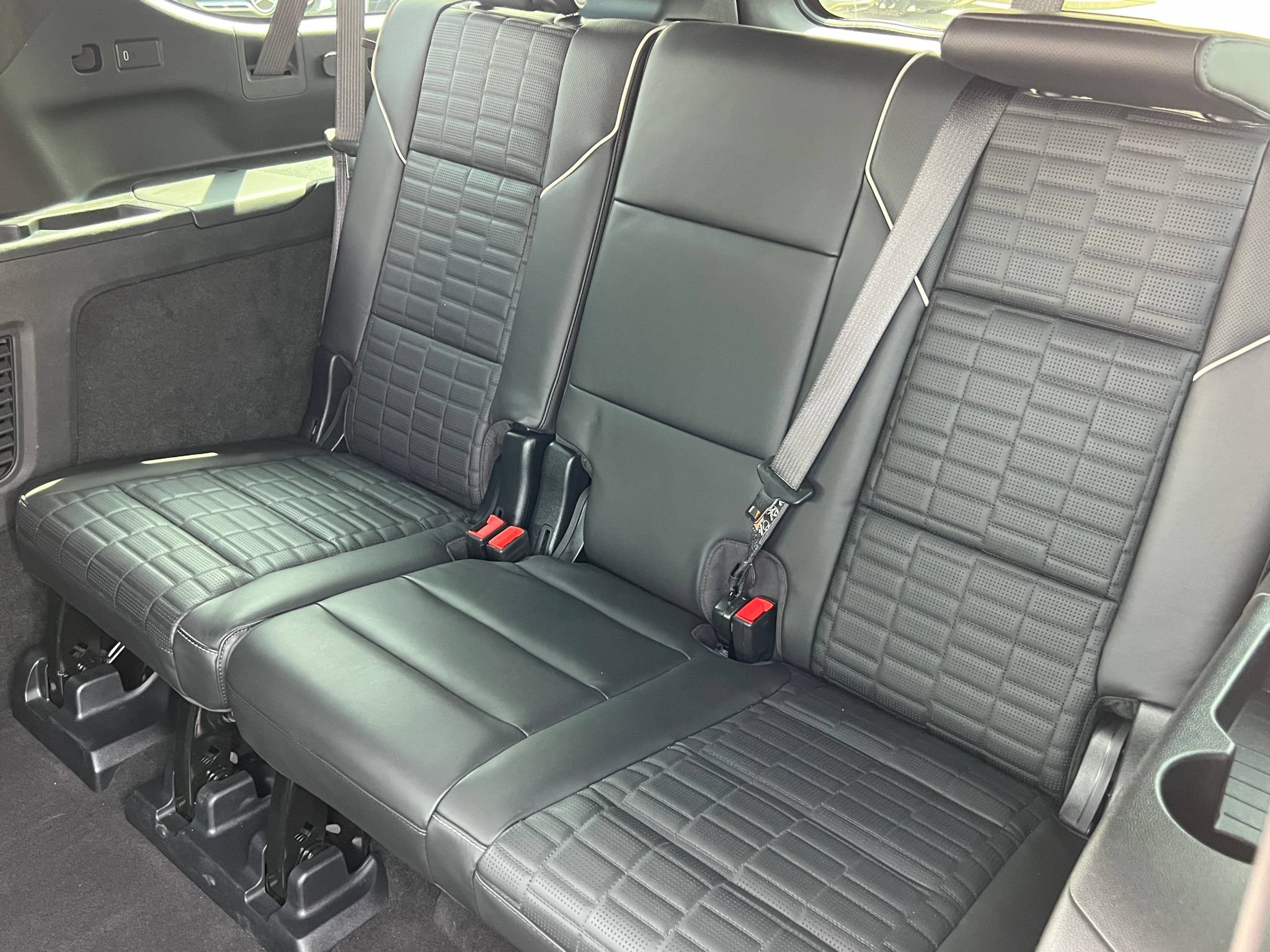 Used 2025 Cadillac Escalade ESV V AWD/4WD image 23