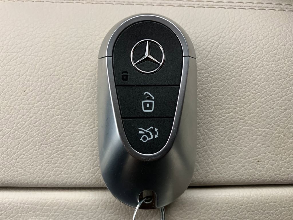 Used 2024 Mercedes-Benz CLE 300 4MATIC Cabriolet image 32