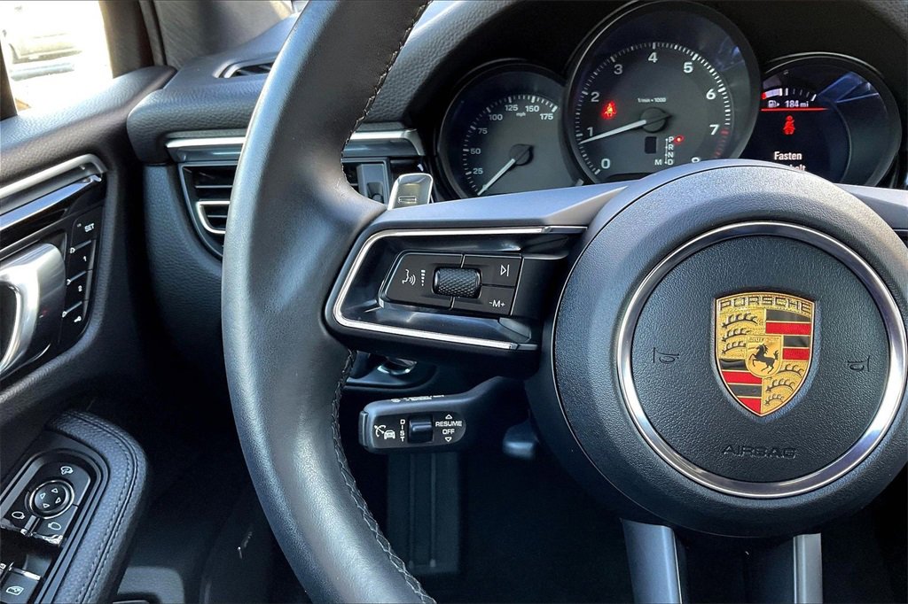 Used 2022 Porsche Macan Base image 11