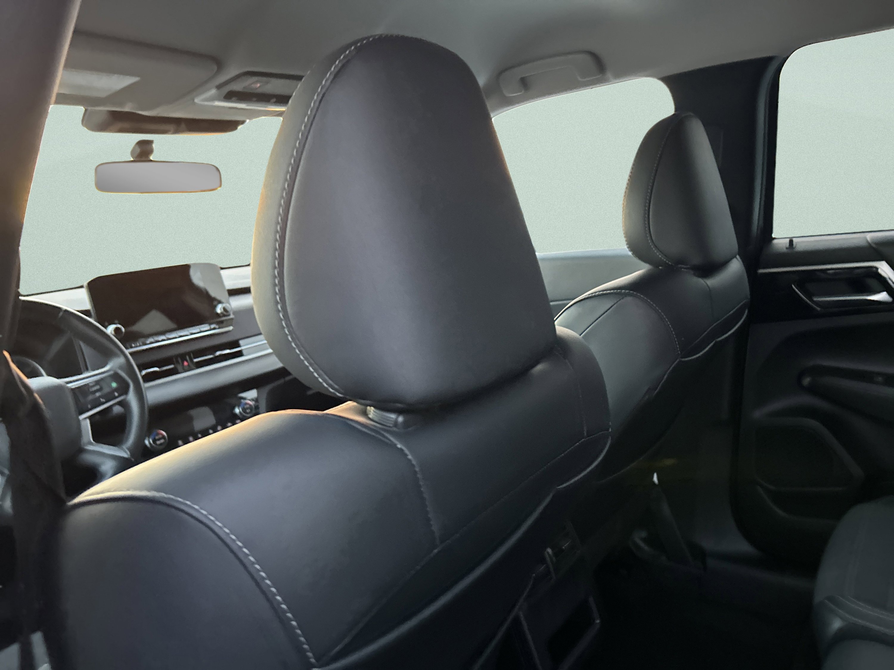 Used 2024 Mitsubishi Outlander SE image 24