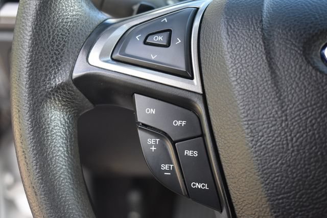 Used 2017 Ford Fusion SE FWD image 29