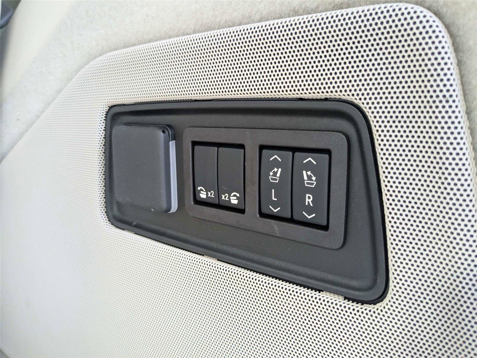 Used 2025 Cadillac Escalade Sport Platinum w/ LPO, Floor Liner Package AWD/4WD image 9