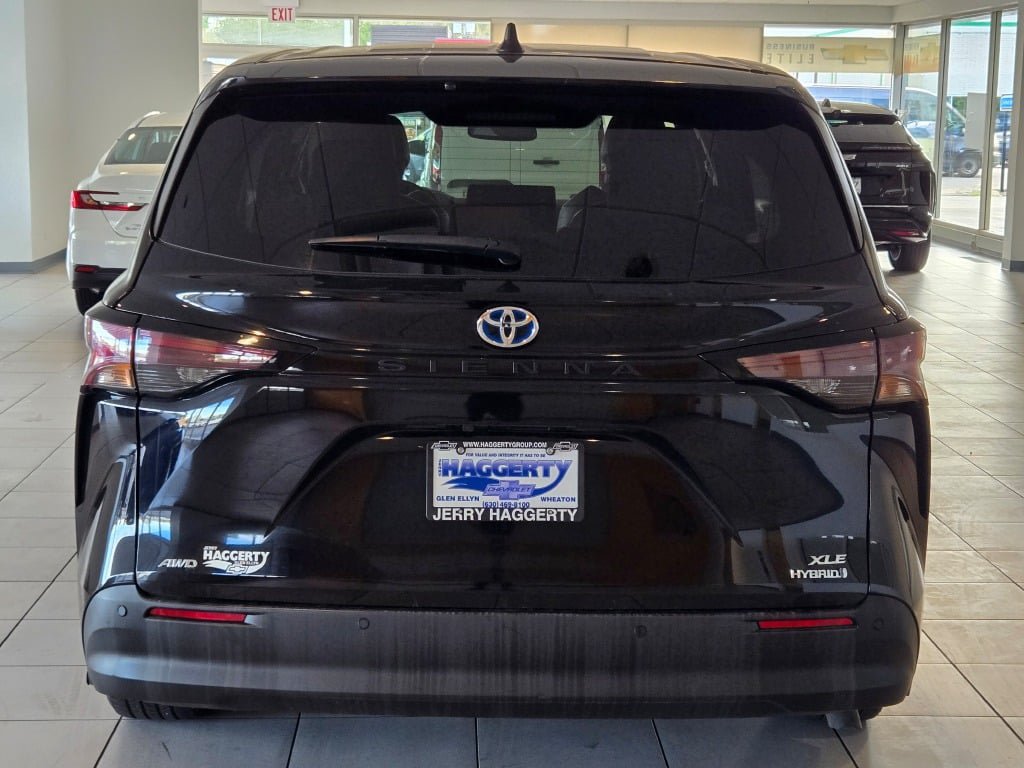 Used 2023 Toyota Sienna XLE AWD/4WD image 12