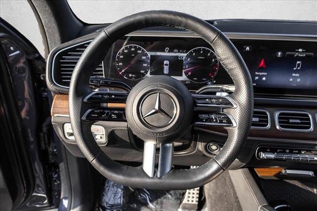 Used 2025 Mercedes-Benz GLS 580 4MATIC image 13