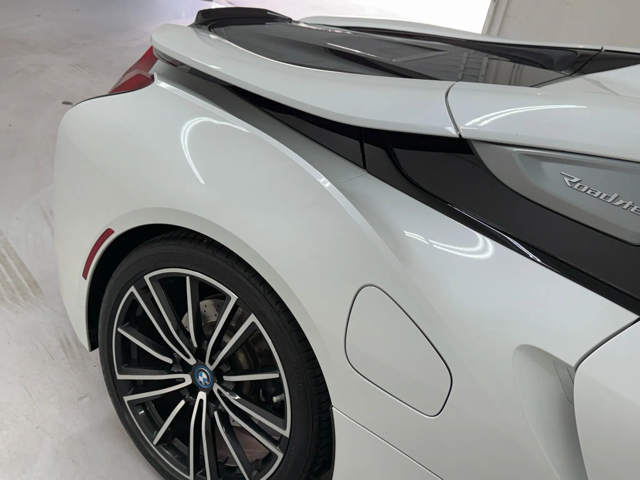 Used 2019 BMW i8 Roadster image 14