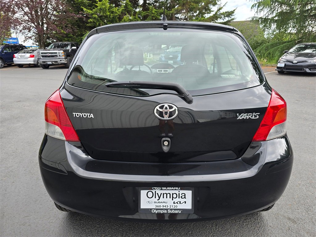 Used 2011 Toyota Yaris Base image 5
