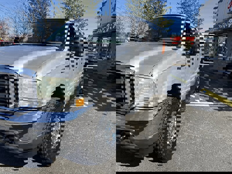 Used 2004 Ford Excursion XLT image 16