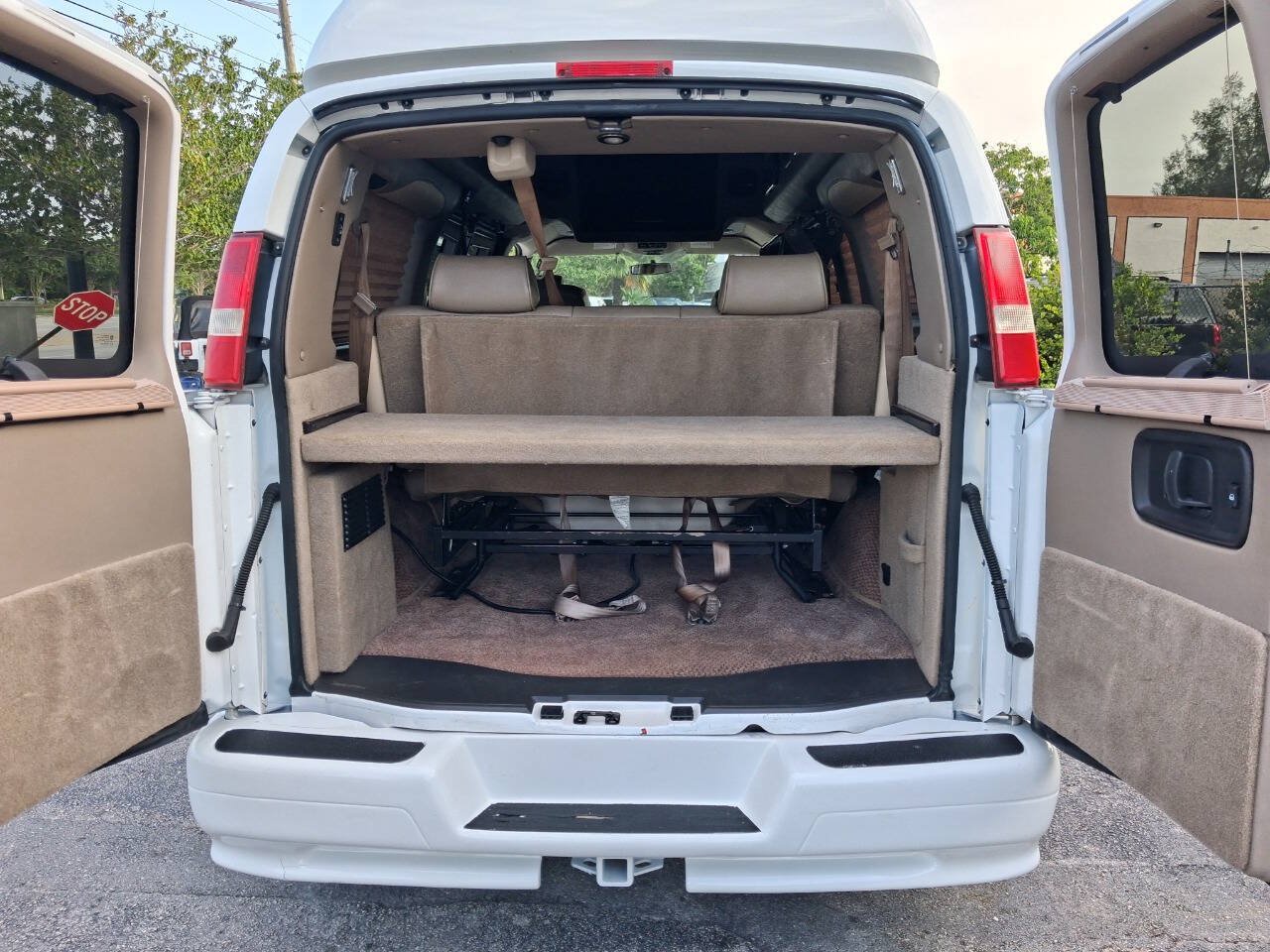 Used 2012 Chevrolet Express 1500 RWD image 21