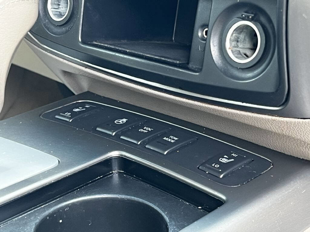 Used 2011 Nissan Armada Platinum image 28