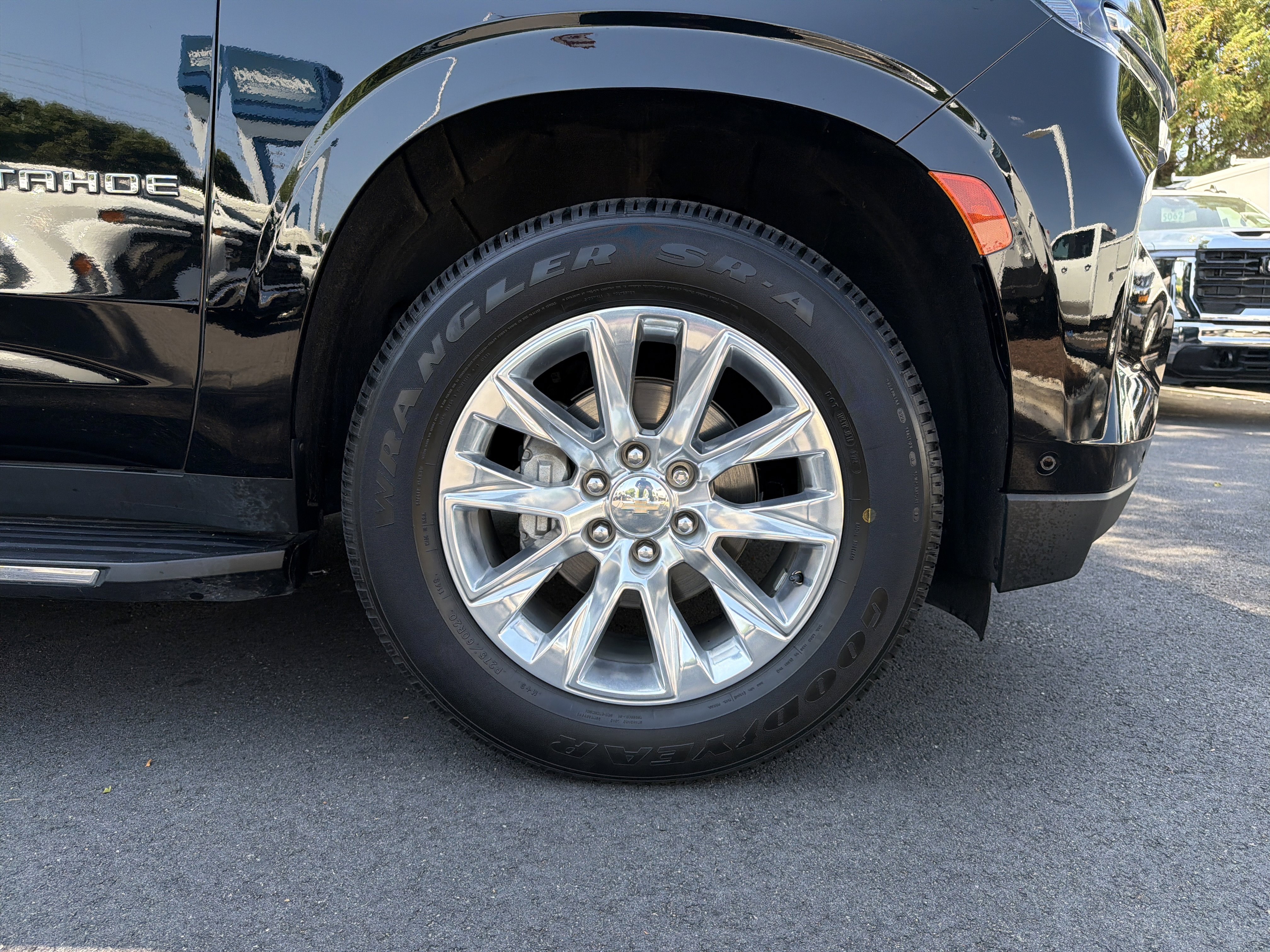 Used 2023 Chevrolet Tahoe Premier w/ Advanced Technology Package AWD/4WD image 13