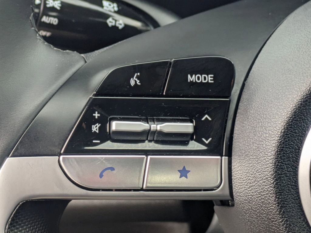 Used 2025 Hyundai Elantra SEL FWD image 20