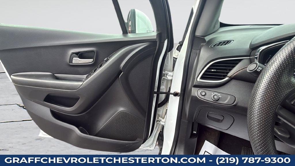 Used 2021 Chevrolet Trax LS w/ Tint and Cruise Package AWD/4WD image 26
