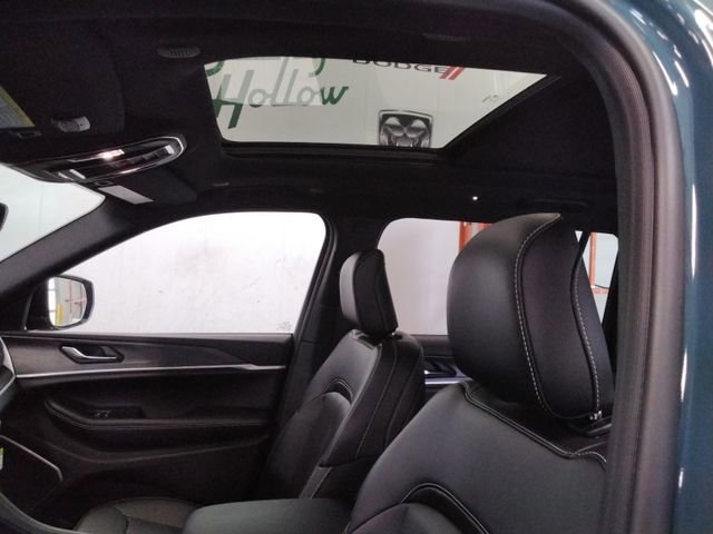 New 2026 Jeep Grand Cherokee L Limited AWD/4WD image 11