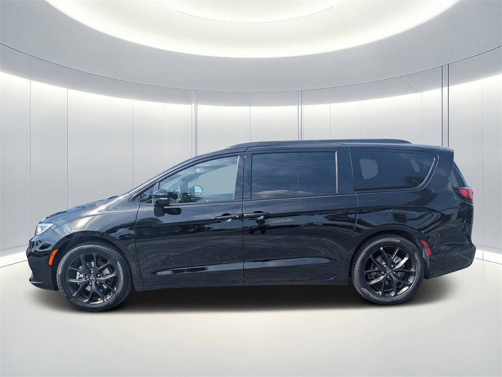 New 2026 Chrysler Pacifica Limited image 7