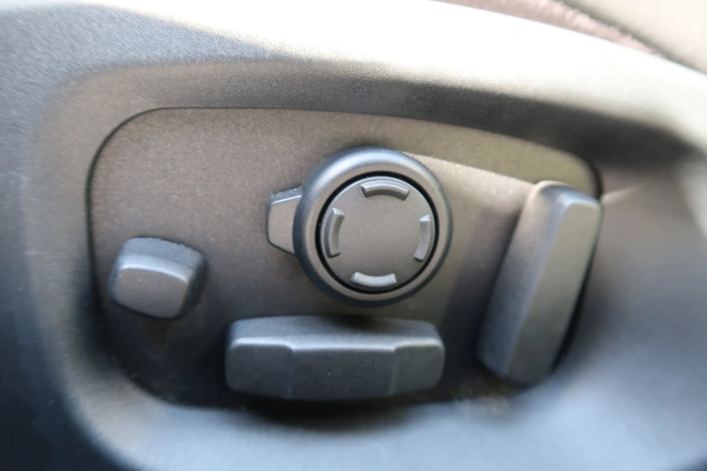 Used 2017 Jaguar XE First Edition image 28