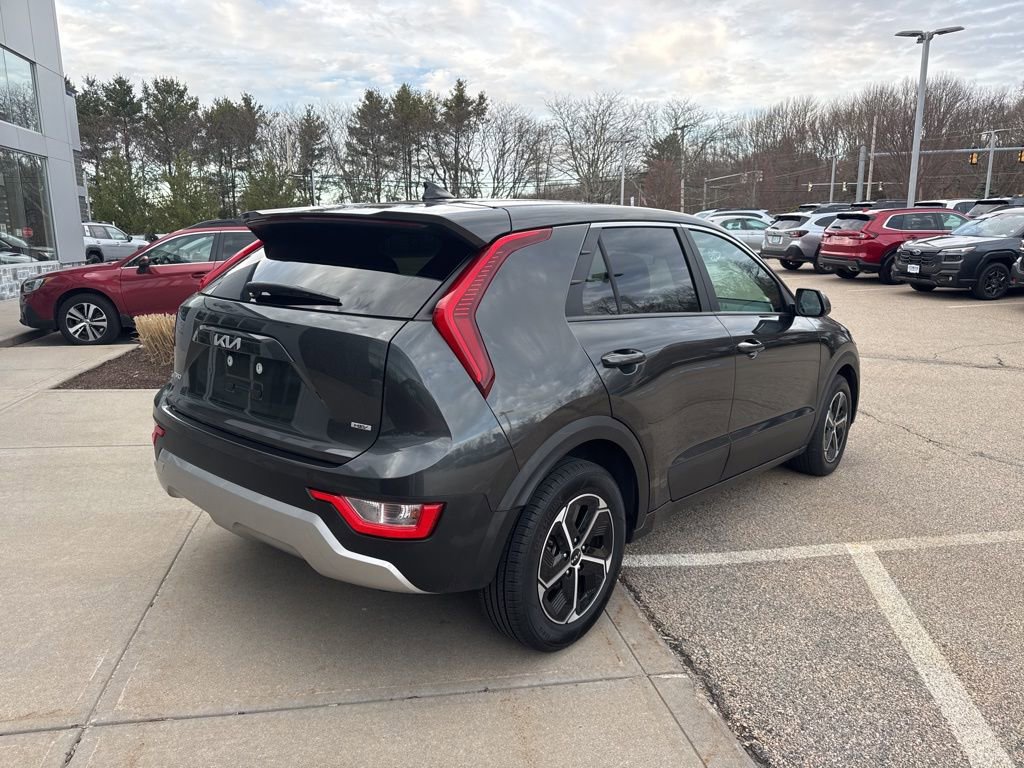 Used 2025 Kia Niro LX FWD image 3