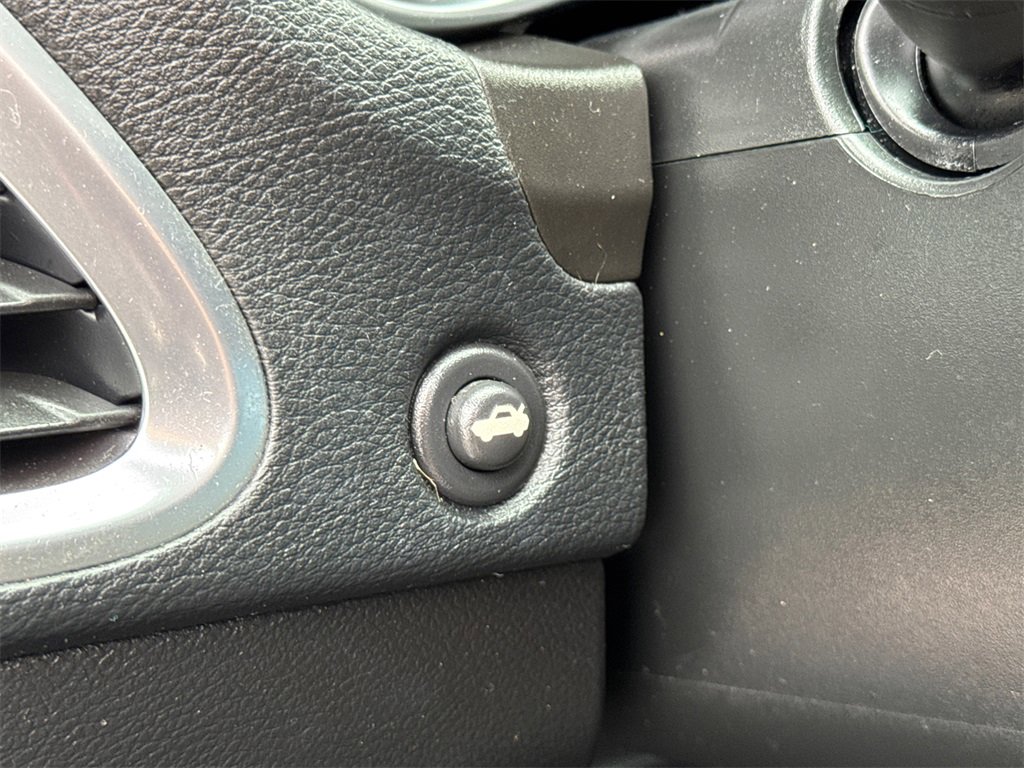 Used 2013 Dodge Avenger SXT image 27