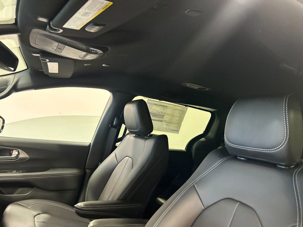 New 2026 Chrysler Pacifica Select FWD image 26