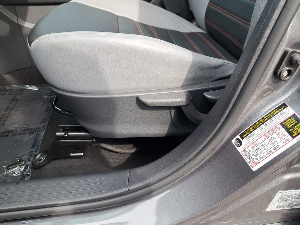 Used 2021 Nissan Kicks SR w/ SR Premium Package FWD image 33