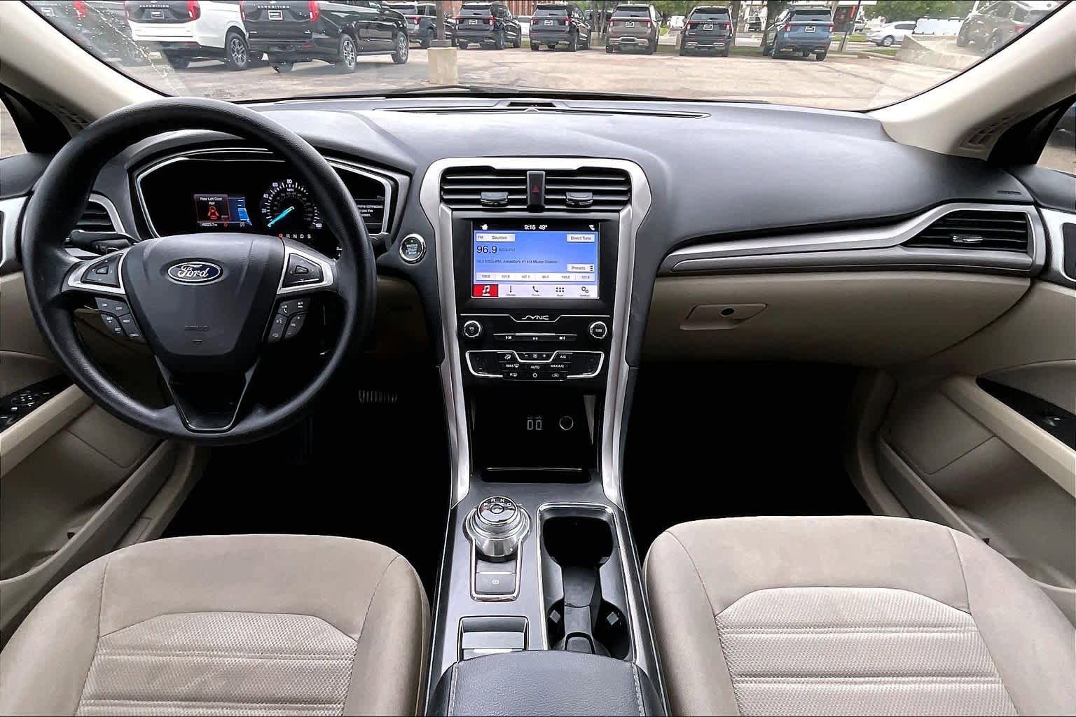 Used 2019 Ford Fusion SE FWD image 15
